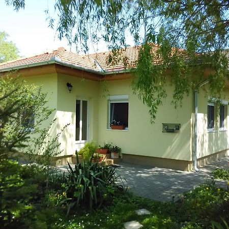 Bloomyapartment Balatonfenyves Ngoại thất bức ảnh