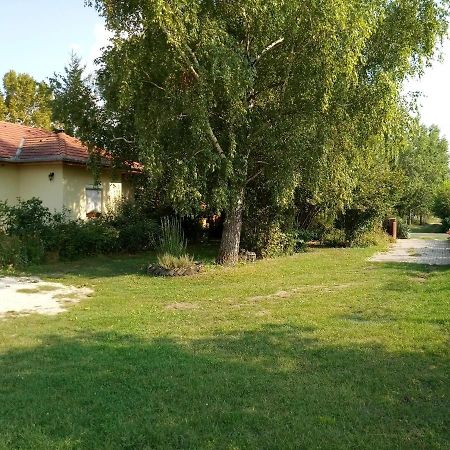 Bloomyapartment Balatonfenyves Ngoại thất bức ảnh